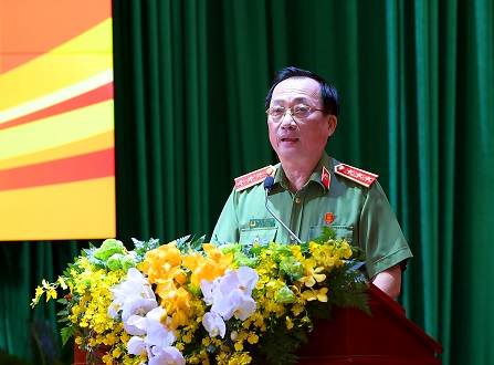 Thứ trưởng Nguyễn Văn Thành điều hành phiên thảo luận tại Hội nghị.