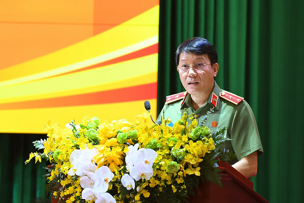 Thứ trưởng Lương Tam Quang trình bày báo cáo tổng kết công tác công an năm 2020 và phương hướng, nhiệm vụ năm 2021.