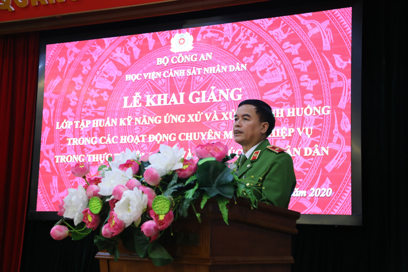Thiếu tướng, GS.TS Nguyễn Đắc Hoan, Phó Giám đốc Học viện phát biểu tại lễ khai giảng lớp tập huấn