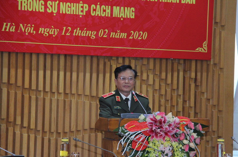Thiếu tướng Nguyễn Hồng Thái phát biểu khai mạc Hội thảo.