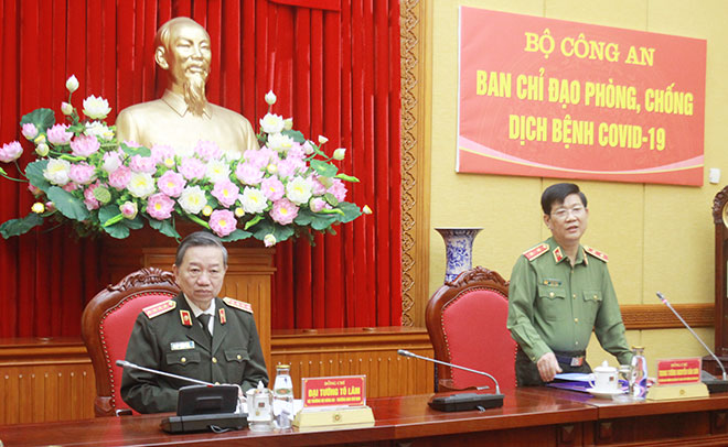 Trung tướng Nguyễn Văn Sơn nêu một số nội dung quan trọng các yêu cầu các thành viên BCĐ phòng chống dịch cần tập trung làm rõ.