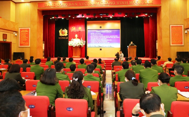 GS.TS Nguyễn Văn Kính truyền đạt những nội dung liên quan đến phòng chống      dịch bệnh COVID-19