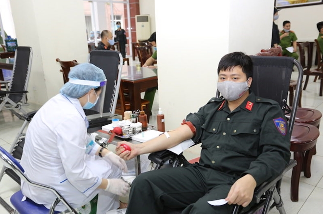 CBCS Bộ Tư lệnh Cảnh sát cơ động tham gia hiến máu.