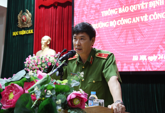 Thiếu tướng, GS.TS Trần Minh Hưởng, Giám đốc Học viện phát biểu chúc mừng Đại tá Trần Quang Huyên