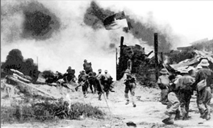 Trong ảnh: Bộ đội Sư đoàn 320A (Quân đoàn 3) đánh chiếm căn cứ Đồng Dù ngày 29/4/1975. Ảnh: Tư liệu/TTXVN phát