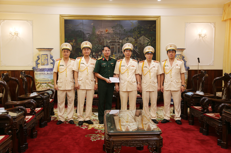 Đoàn Học viện chúc mừng Ban Quản lý Lăng Chủ tịch Hồ Chí Minh