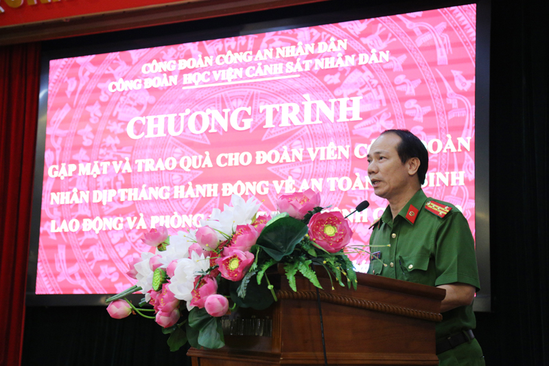 Đại tá, TS Trần Quang Huyên, Phó Giám đốc Học viện phát biểu tại chương trình