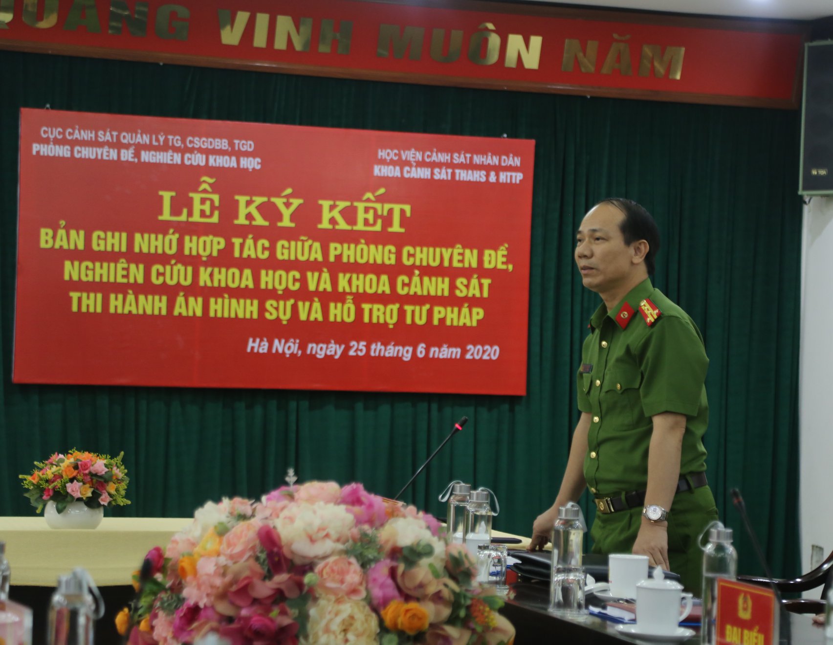 Đại tá, TS Trần Quang Huyên - Phó Giám đốc Học viện phát biểu tại Lễ ký kết