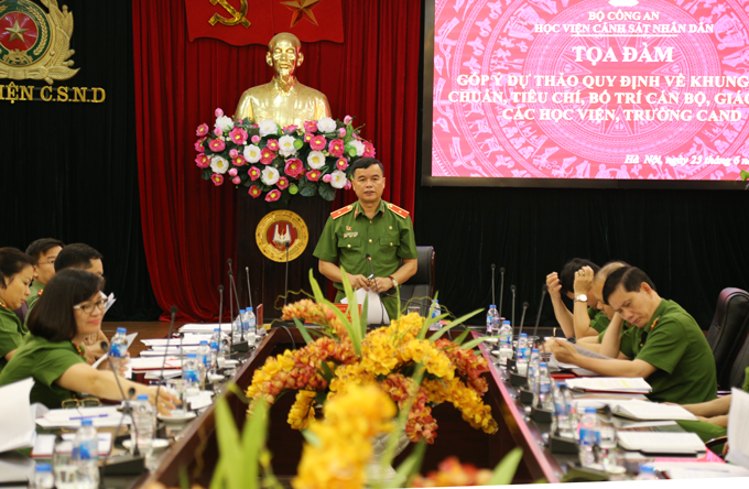 Thiếu tướng, GS. TS Nguyễn Đắc Hoan, Phó Giám đốc Học viện chủ trì buổi tọa đàm