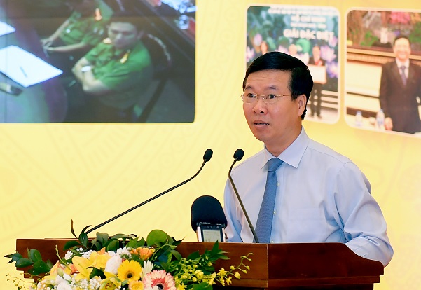Đồng chí Võ Văn Thưởng, Ủy viên Bộ Chính trị, Bí thư Trung ương Đảng,
            Trưởng Ban Tuyên giáo Trung ương phát biểu khai mạc Hội thảo.