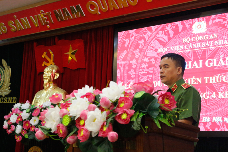 Thiếu tướng, GS.TS Nguyễn Đắc Hoan, Phó Giám đốc Học viện phát biểu tại lễ khai giảng