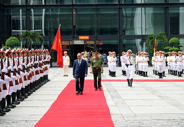 Thủ tướng Chính phủ Nguyễn Xuân Phúc duyệt Đội danh dự CAND.