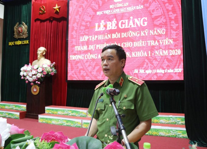 Thiếu tướng, GS.TS Nguyễn Đắc Hoan - Phó Giám đốc Học viện phát biểu tại lễ bế giảng