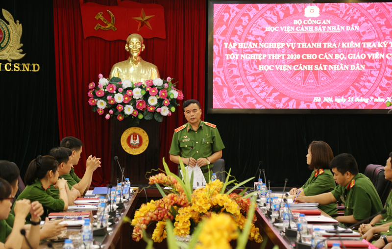 Thiếu tướng, GS. TS Nguyễn Đắc Hoan, Phó Giám đốc Học viện phát biểu tại buổi tập huấn