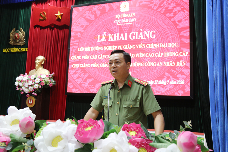 Đại tá, TS Nguyễn Đăng Sáu, Phó Cục trưởng Cục Đào tạo, Bộ Công an phát biểu tại lễ khai giảng