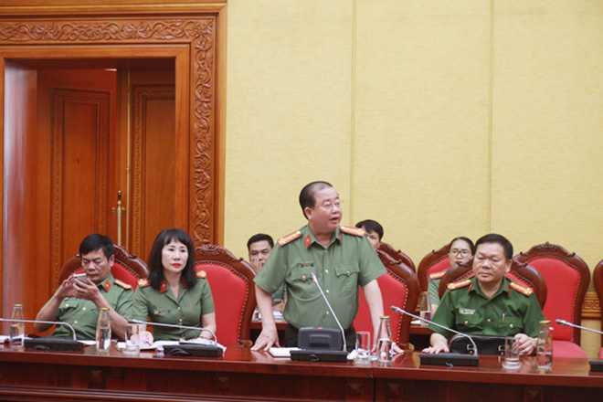 Đại diện Bộ Tư lệnh Cảnh vệ phát biểu tại cuộc họp.