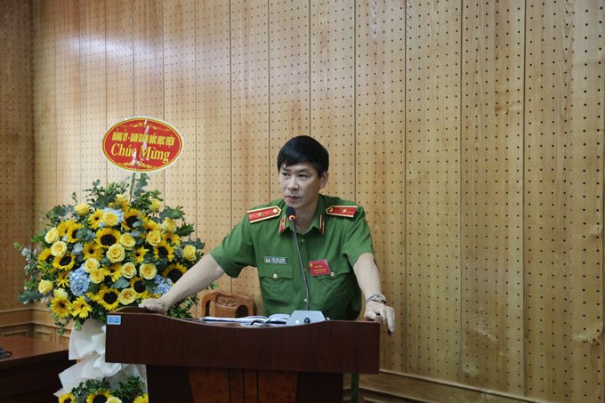 Thiếu tướng, GS.TS Trần Minh Hưởng, Bí thư Đảng ủy, Giám đốc Học viện chúc mừng Chi bộ  Phòng Tổ chức cán bộ đã tổ chức thành công Đại hội