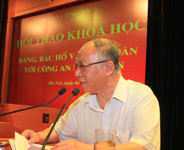 GS, TS Hoàng Chí Bảo phát biểu tại Hội thảo