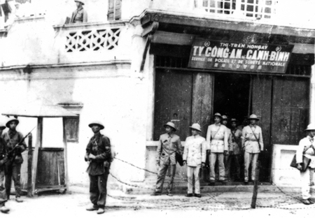 Lực lượng Công an tham gia tiếp quản Thị xã Hòn Gai – Quảng Ninh, năm 1954. Ảnh tư liệu