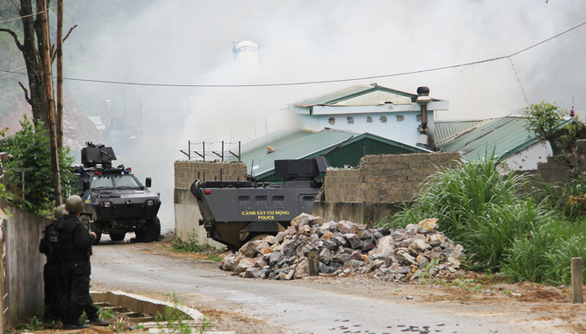 Lực lượng Công an tấn công sào huyệt của trùm ma túy tại xã Lóng Luông, huyện Vân Hồ, tỉnh Sơn La, ngày 27-6-2018.