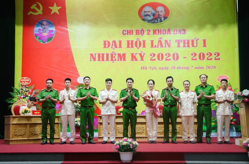Cấp ủy Chi bộ 2 khóa D43 nhiệm kỳ 2017 - 2020 ra mắt Đại hội