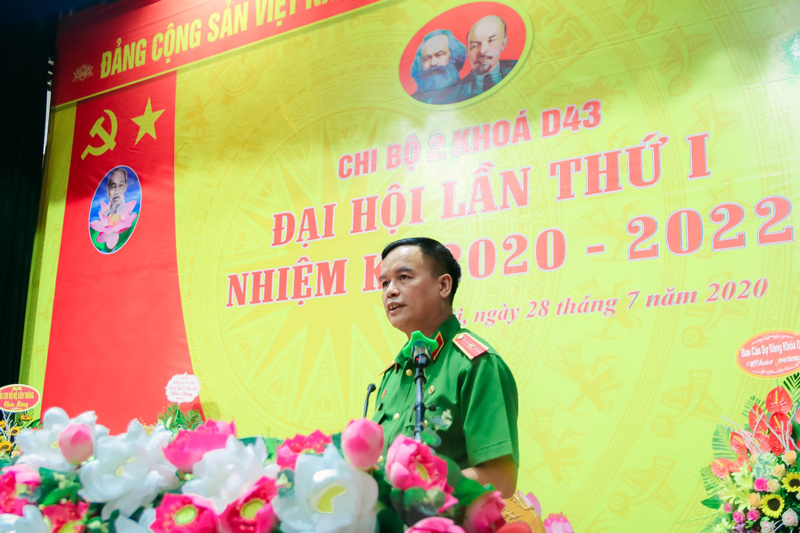 Thiếu tướng, GS. TS Nguyễn Đắc Hoan - Ủy viên Ban Thường vụ Đảng ủy, Phó Giám đốc Học viện phát biểu chỉ đạo Đại hội Chi bộ 2 khóa D43