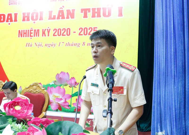 Đại tá, PGS.TS Trần Hồng Quang, Bí thư Đảng ủy cơ sở, Trưởng phòng Quản lý đào tạo và Bồi dưỡng nâng cao phát biểu tại Đại hội