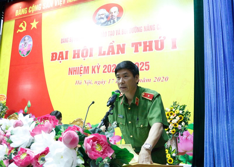 Thiếu tướng, GS.TS Trần Minh Hưởng, Bí thư Đảng ủy, Giám đốc Học viện phát biểu chỉ đạo đại hội.