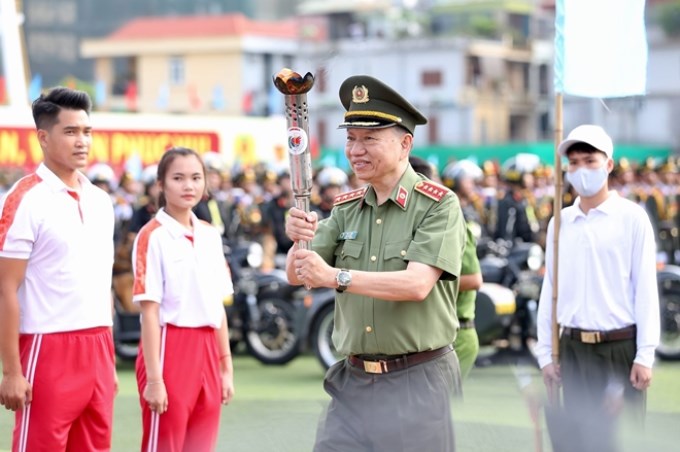 Bộ trưởng Tô Lâm thắp đuốc khai mạc Đại hội khỏe