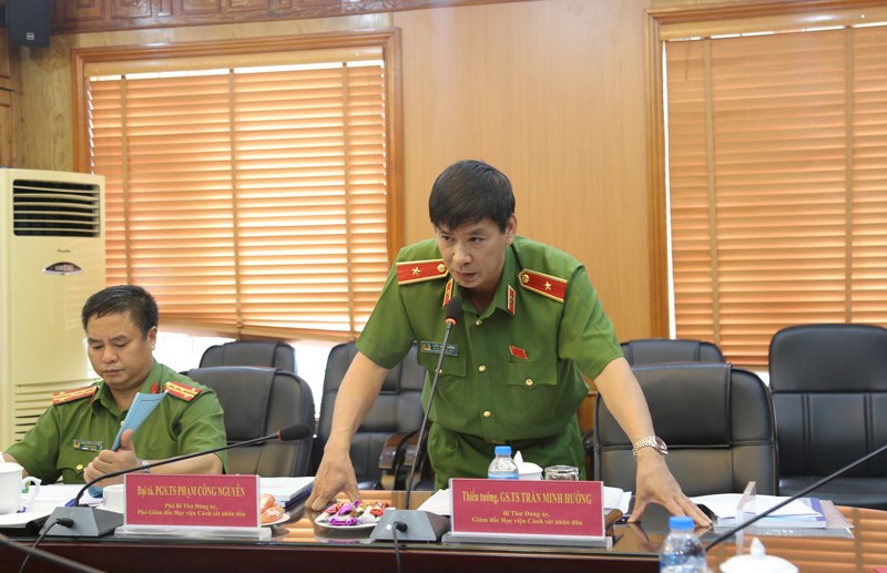Thiếu tướng, GS.TS Trần Minh Hưởng, Bí thư Đảng ủy, Giám đốc Học viện CSND phát biểu tại buổi lễ