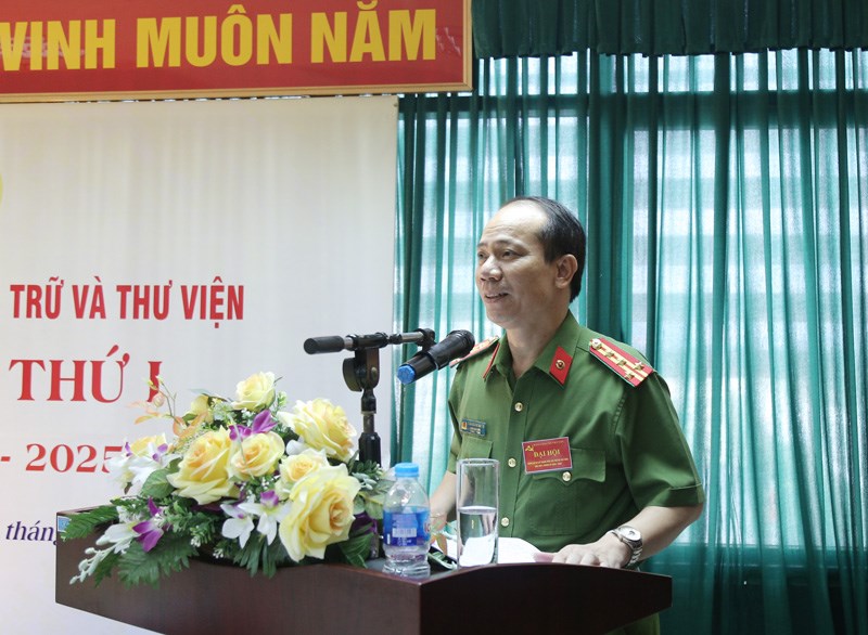 Đại tá, TS Trần Quang Huyên, Phó Giám đốc Học viện phát biểu tại Đại hội