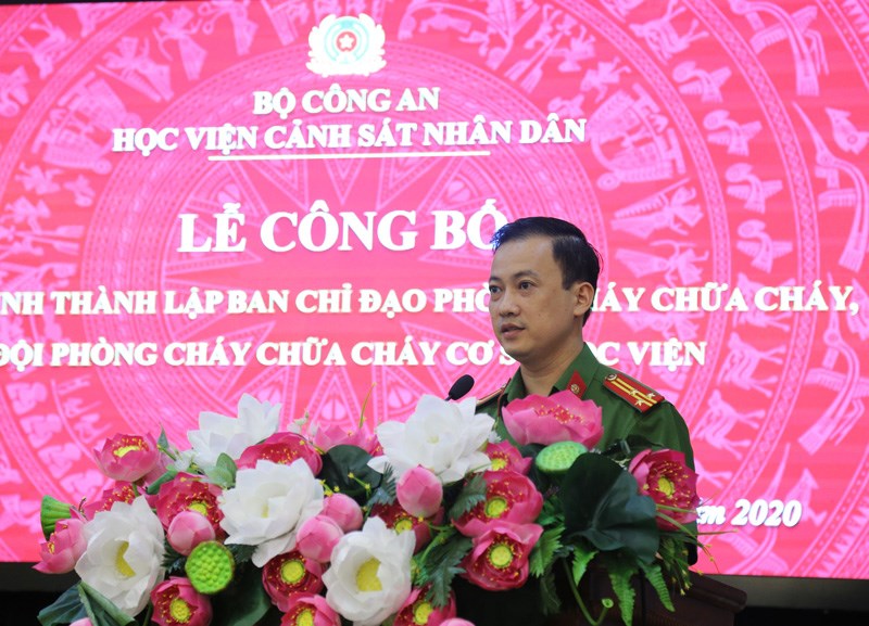 Thượng tá, TS Cao Hoàng Long - Chánh Văn phòng Học viện công bố Quyết định thành lập Ban chỉ đạo và các Đội phòng cháy và chữa cháy