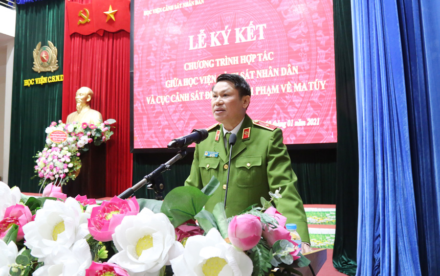 Thiếu tướng, TS Nguyễn Văn Viện, Cục trưởng Cục Cảnh sát điều tra tội phạm về ma túy phát biểu tại buổi lễ