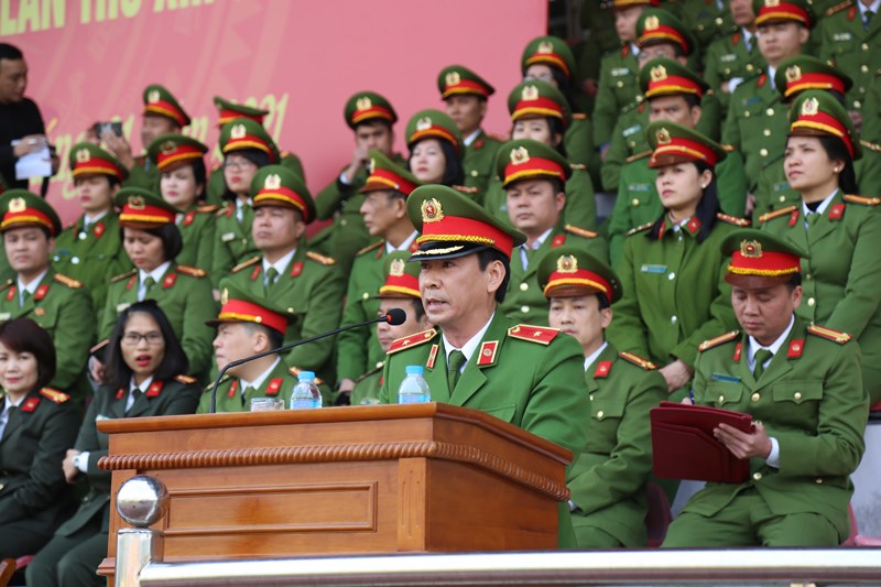 Thiếu tướng, GS.TS Trần Minh Hưởng, Giám đốc Học viện báo cáo tiến độ tập luyện của Đoàn Nghệ thuật Trống hội