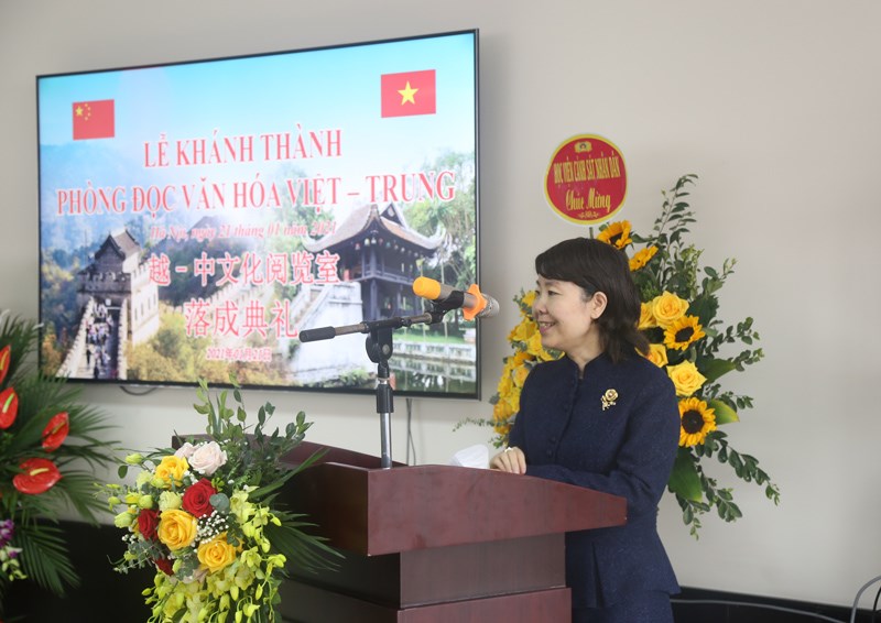 Bà Doãn Hải Hồng, Phó Đại sứ Trung Quốc tại Việt Nam phát biểu tại buổi lễ