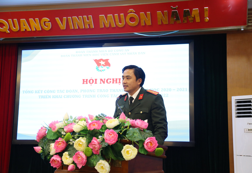 Thiếu tá Trần Trọng Nguyên, Phó Bí thư Đoàn Thanh niên Bộ Công an phát biểu tại hội nghị