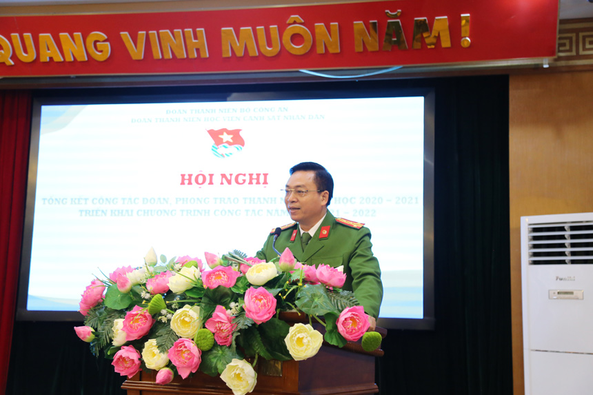Đại tá, TS Nguyễn Đăng Sáu, Phó Giám đốc Học viện phát biểu tại hội nghị,