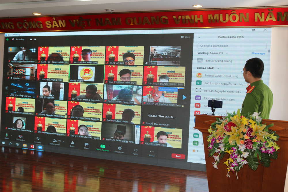Thiếu tá, TS Nguyễn Văn Oanh - giảng viên Khoa CSHS, Học viện CSND có bài giảng lôi cuốn gần 400 học sinh