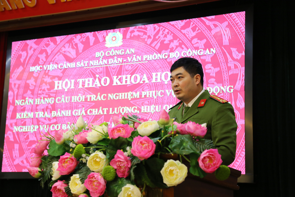 Thượng tá Nguyễn Minh Hiển, Trưởng khoa NVCB - Học viện CSND báo cáo đề dẫn Hội thảo