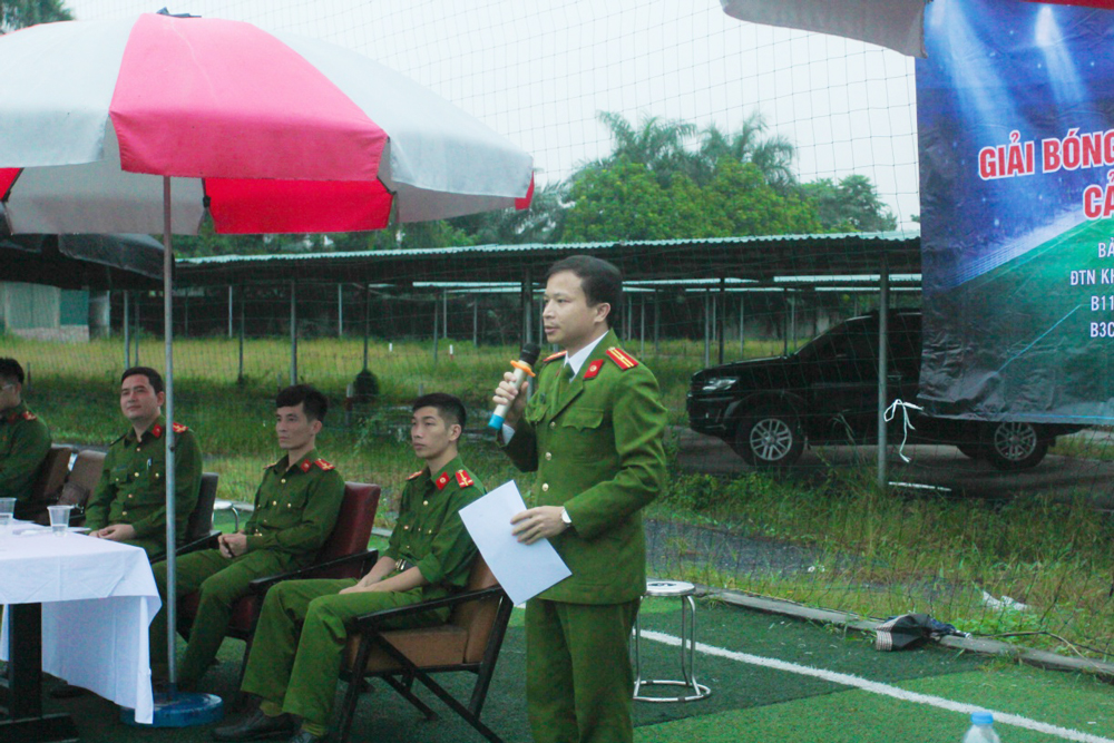 Thiếu tá, TS Ngô Văn Vinh - Phó Trưởng khoa phát biểu khai mạc giải đấu