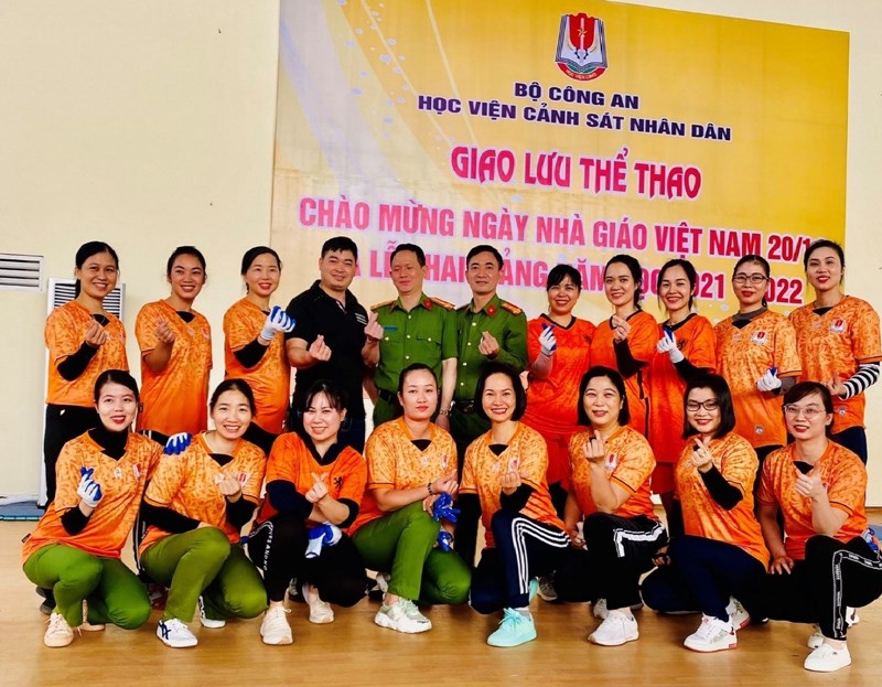 Cán bộ, giảng viên Khoa Nghiệp vụ cơ bản tích cực tham gia các hoạt động giao lưu thể thao chào mừng ngày Nhà giáo Việt Nam 20/11