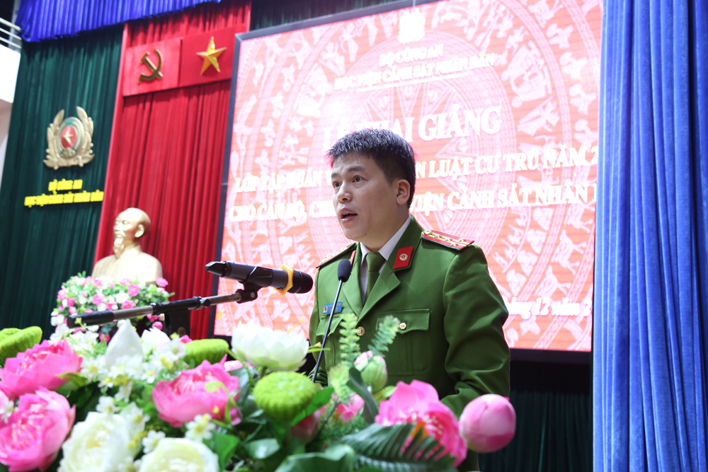 Đại tá, PGS. TS Trần Hồng Quang, Phó Giám đốc Học viện chủ trì lễ khai giảng lớp tập huấn