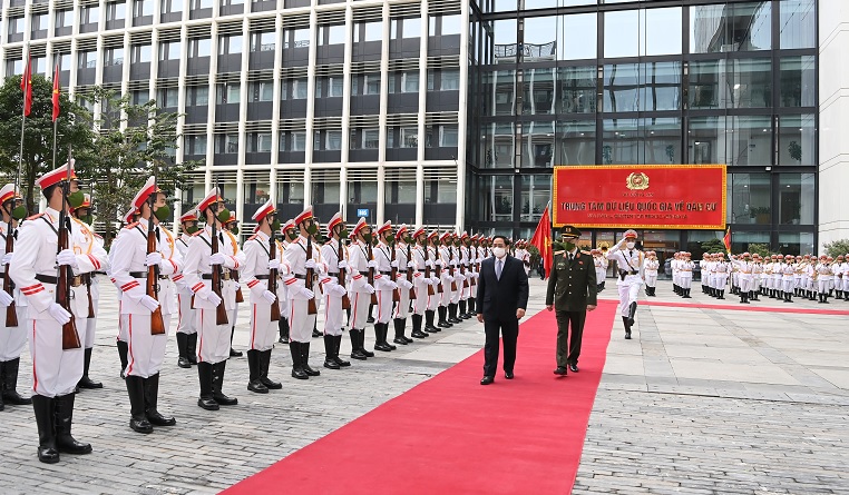 Thủ tướng Chính phủ Phạm Minh Chính duyệt Đội danh dự Công an nhân dân.