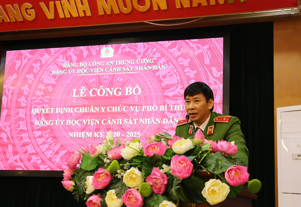 Thiếu tướng, GS. TS Trần Minh Hưởng, Bí thư Đảng ủy, Giám đốc Học viện phát biểu tại buổi lễ