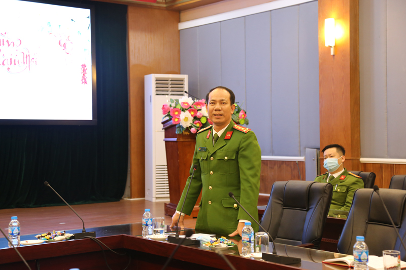 Đại tá, PGS. TS Trần Quang Huyên, Phó Giám đốc Học viện phát biểu tại buổi làm việc