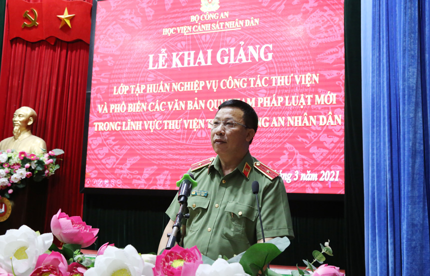 Thiếu tướng Nguyễn Công Bảy, Phó Cục trưởng Cục Công tác đảng và công tác chính trị, Bộ Công an phát biểu tại lễ khai giảng