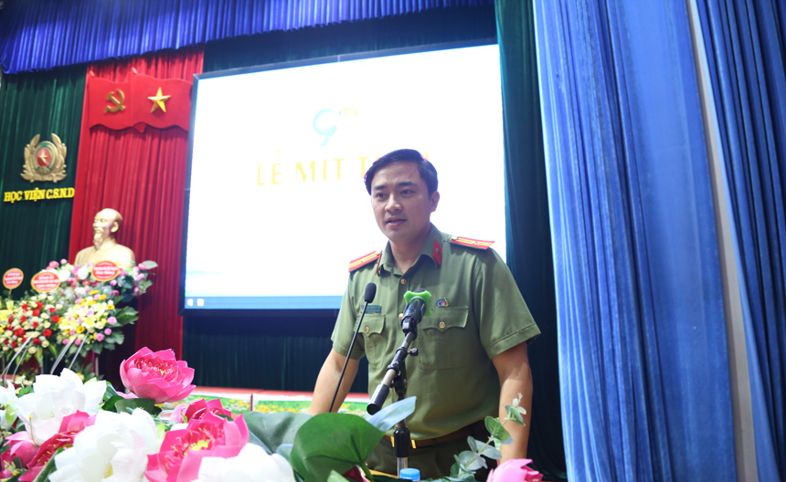Thiếu tá Trần Trọng Nguyên, Phó Bí thư Đoàn thanh niên Bộ Công an phát biểu tại buổi lễ