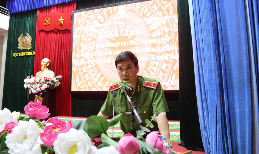 Thiếu tướng, GS. TS Trần Minh Hưởng, Giám đốc Học viện CSND phát biểu tại buổi lễ