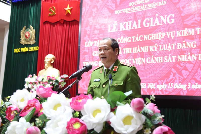 Thiếu tướng, PGS.TS Trần Thành Hưng, Phó Giám đốc Học viện phát biểu khai giảng lớp tập huấn