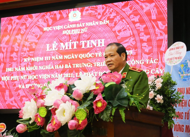 Thiếu tướng, PGS.TS Trần Thành Hưng - Phó Giám đốc Học viện phát biểu chúc mừng các hội viên Hội Phụ nữ Học viện